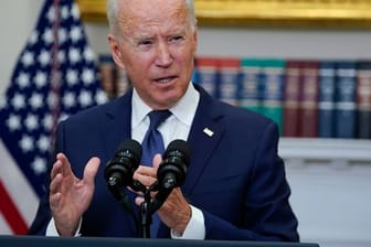 Joe Biden, Präsident der USA, spricht im Roosevelt Room des Weißen Hauses über den Fortschritt der Evakuierungen aus Afghanistan.