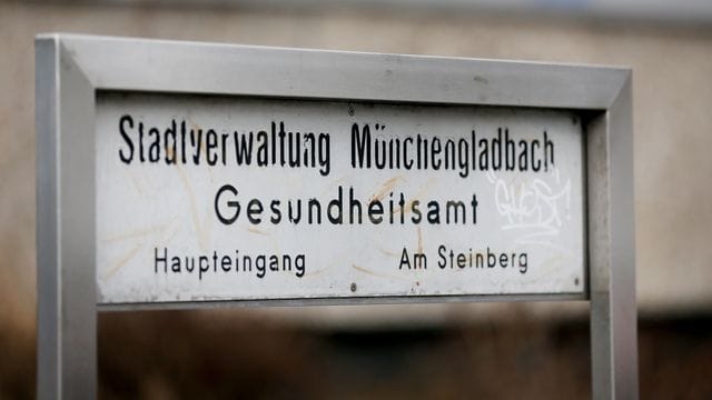 Der Eingangsbereich des Gesundheitsamtes in Mönchengladbach.