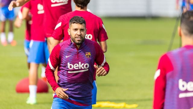 Auch Jordi Alba wird beim FC Barcelona Gehaltseinbußen hinnehmen.