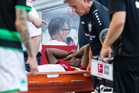 Stuttgarts Mohamed Sankoh hat sich schwer am Knie verletzt.