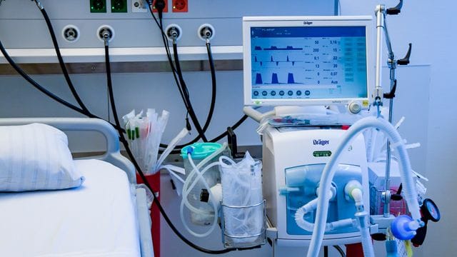 Ein Behandlungszimmer für Covid-Patienten im Universitätsklinikum Hamburg-Eppendorf.