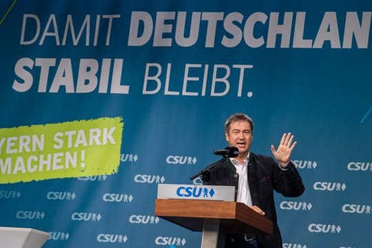 Markus Söder spricht zum Start der CSU-Stadiontour in Unterschleißheim.