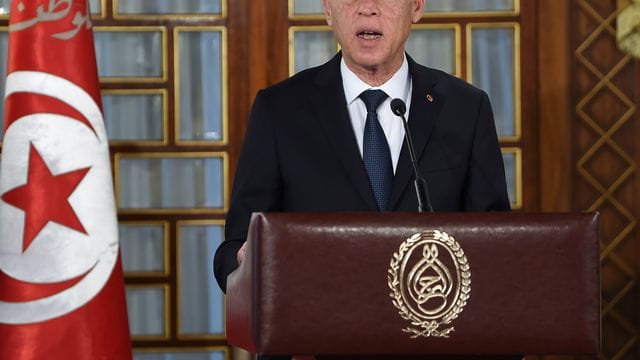 Tunesiens Präsident Kais Saied hält im Palast der Republik eine Rede. Tunesiens Präsident Kais Saied hält im Palast der Republik eine Rede.