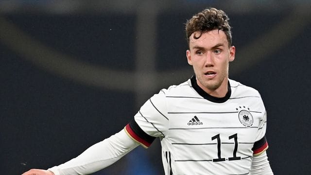 Luca Waldschmidt steht jetzt beim VfL Wolfsburg unter Vertrag. Luca Waldschmidt steht jetzt beim VfL Wolfsburg unter Vertrag.