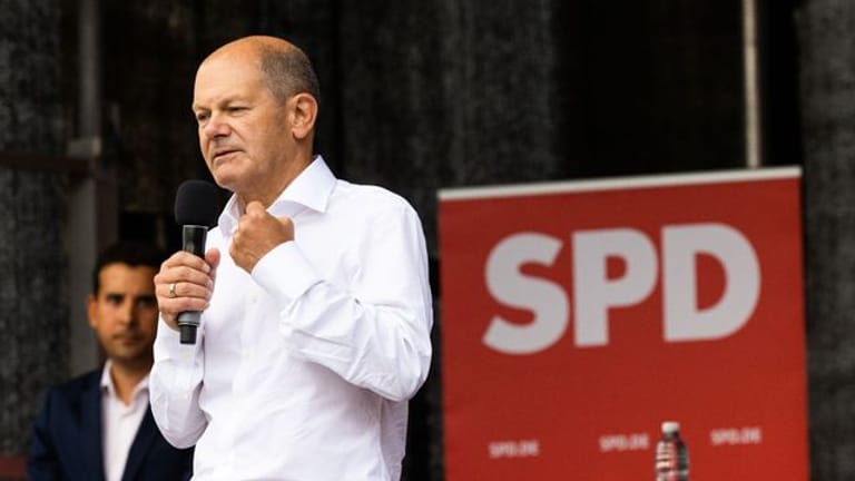 SPD-Kanzlerkandidat Olaf Scholz bei einer Wahlkampfveranstaltung in Karlsruhe.