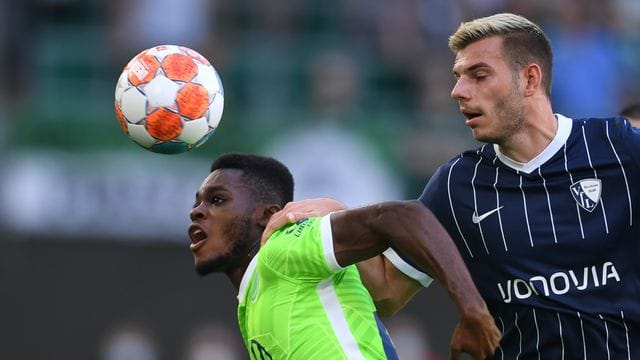 Hat seinen Vertrag in Bochum verlängert: VfL-Eigengewächs Maxim Leitsch (r). Hat seinen Vertrag in Bochum verlängert: VfL-Eigengewächs Maxim Leitsch (r).