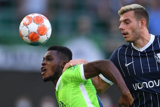 Hat seinen Vertrag in Bochum verlängert: VfL-Eigengewächs Maxim Leitsch (r).