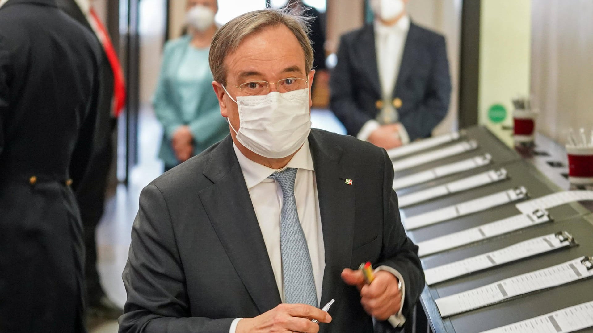 Der Unions-Kanzlerkandidat (Archivfoto): "Armin Laschet wird als Ministerpräsident von Nordrhein-Westfalen auch für die Ergebnisse des Landes haftbar gemacht", sagt der Politikwissenschaftler Albrecht von Lucke. Der Unions-Kanzlerkandidat (Archivfoto): "Armin Laschet wird als Ministerpräsident von Nordrhein-Westfalen auch für die Ergebnisse des Landes haftbar gemacht", sagt der Politikwissenschaftler Albrecht von Lucke.