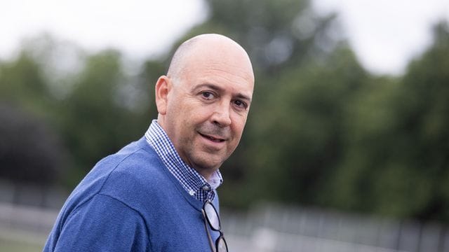 Leverkusens Geschäftsführer Fernando Carro hat finanzielle Zugeständnisse seines Clubs bei der Verteilung der TV-Gelder ausgeschlossen. Leverkusens Geschäftsführer Fernando Carro hat finanzielle Zugeständnisse seines Clubs bei der Verteilung der TV-Gelder ausgeschlossen.