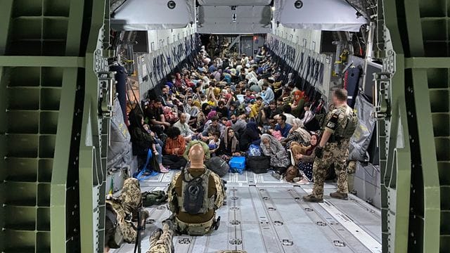 Blick in einen Bundeswehr-Airbus in Taschkent in Usbekistan nach der Ankunft aus Kabul. Blick in einen Bundeswehr-Airbus in Taschkent in Usbekistan nach der Ankunft aus Kabul.