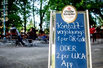 Wer in Baden-Württemberg ins Restaurant geht, wird sich in Zukunft wohl deutlich seltener registrieren müssen.