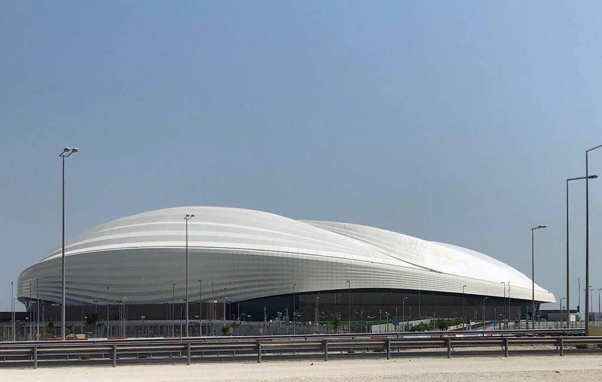 Al-Janoub-Stadion (al-Wakra): 40.000 Plätze. Das Stadion in der Hafenstadt al-Wakra wurde für die WM errichtet. Hier sollen fünf Gruppenspiele und eine Achtelfinalpartie stattfinden.
