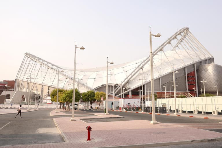 Khalifa International Stadion (ar-Rayyan): 40.000 Plätze. Das Nationalstadion der katarischen Fußballauswahl wurde 1976 eröffnet und wurde für die Fußball-WM sowie die Leichtathletik-WM 2019 renoviert.