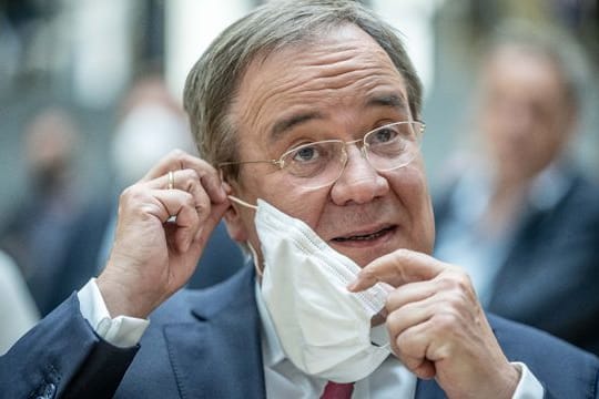 Noch fünf Wochen bis zur Bundestagswahl - und der Umfragetrend für Unionskandidat Armin Laschet zeigt nur in eine Richtung.
