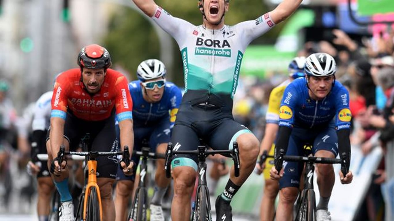 Ackermann vom Team Bora-hansgrohe jubelt nach seinem Sieg auf der ersten Etappe der Deutschland-Tour.