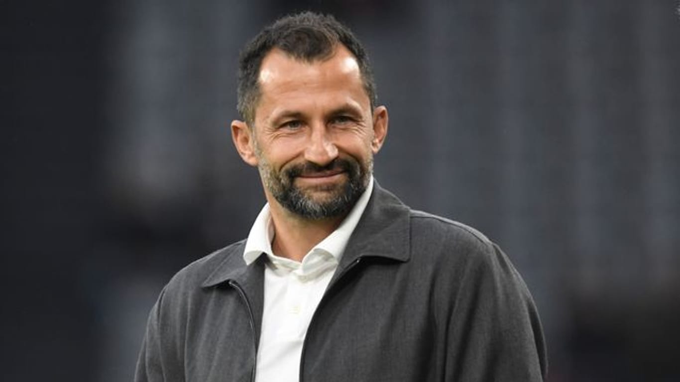 Bayerns Sportdirektor Hasan Salihamidzic ist mit der Auslosung zur Champions-League-Gruppenphase zufrieden.