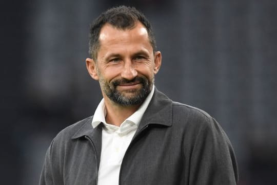 Bayerns Sportdirektor Hasan Salihamidzic ist mit der Auslosung zur Champions-League-Gruppenphase zufrieden.