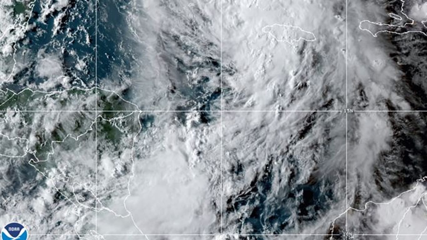 Ein Satellitenbild zeigt den Tropensturm "Ida".