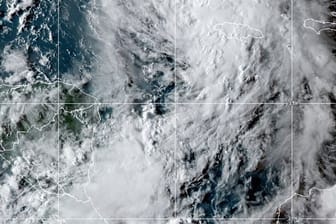 Ein Satellitenbild zeigt den Tropensturm "Ida".
