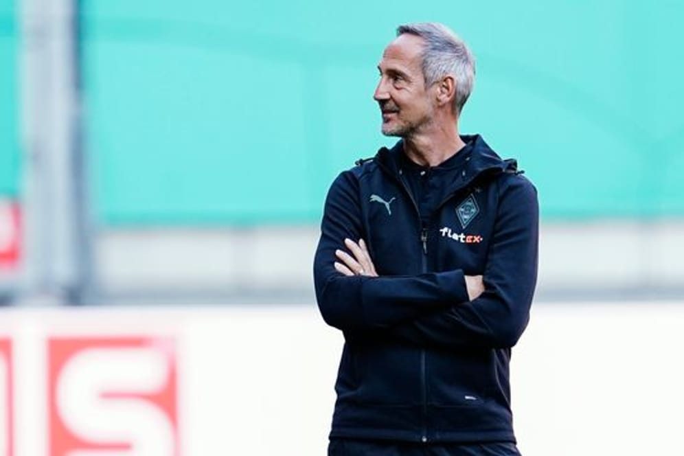 Gladbachs Trainer Adi Hütter muss mit seinem Team bei Union Berlin antreten.
