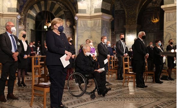 Bundeskanzlerin Angela Merkel (l-r), Bundestagspräsident Wolfgang Schäuble und Bundespräsident Frank-Walter Steinmeier bei der Gedenkzeremonie in Aachen. Bundeskanzlerin Angela Merkel (l-r), Bundestagspräsident Wolfgang Schäuble und Bundespräsident Frank-Walter Steinmeier bei der Gedenkzeremonie in Aachen.