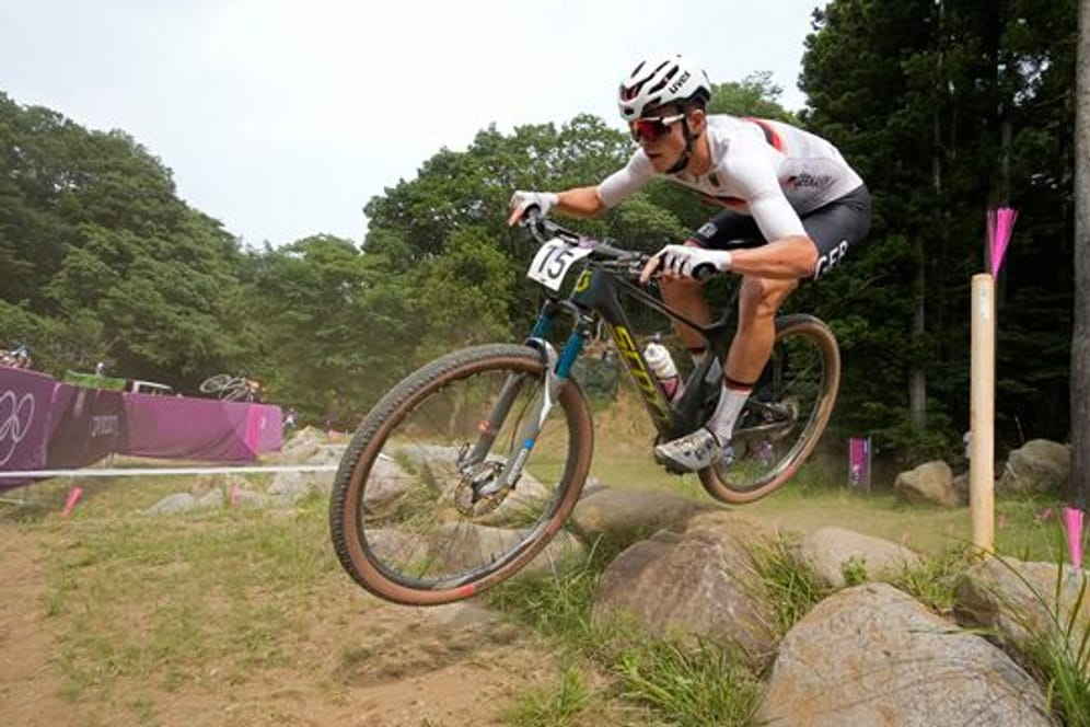 Mountainbikesportler Maximilian Brandl in Aktion.