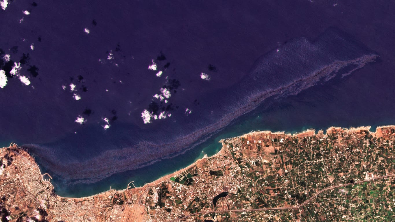 Öl vor der Küste Syriens: Vor einer Woche ist hier Öl aus einem Kraftwerk ins Meer gelaufen.