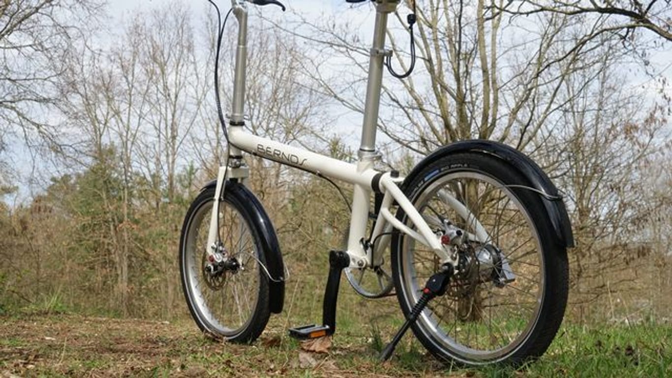 Klapprad: Das Faltrad des Herstellers Bernds aus Süddeutschland rollt auf 20-Zoll-Felgen und verspricht damit ein weit weniger zappeliges Fahrverhalten, wie man es sonst von Modellen mit kleineren Rädern kennt.