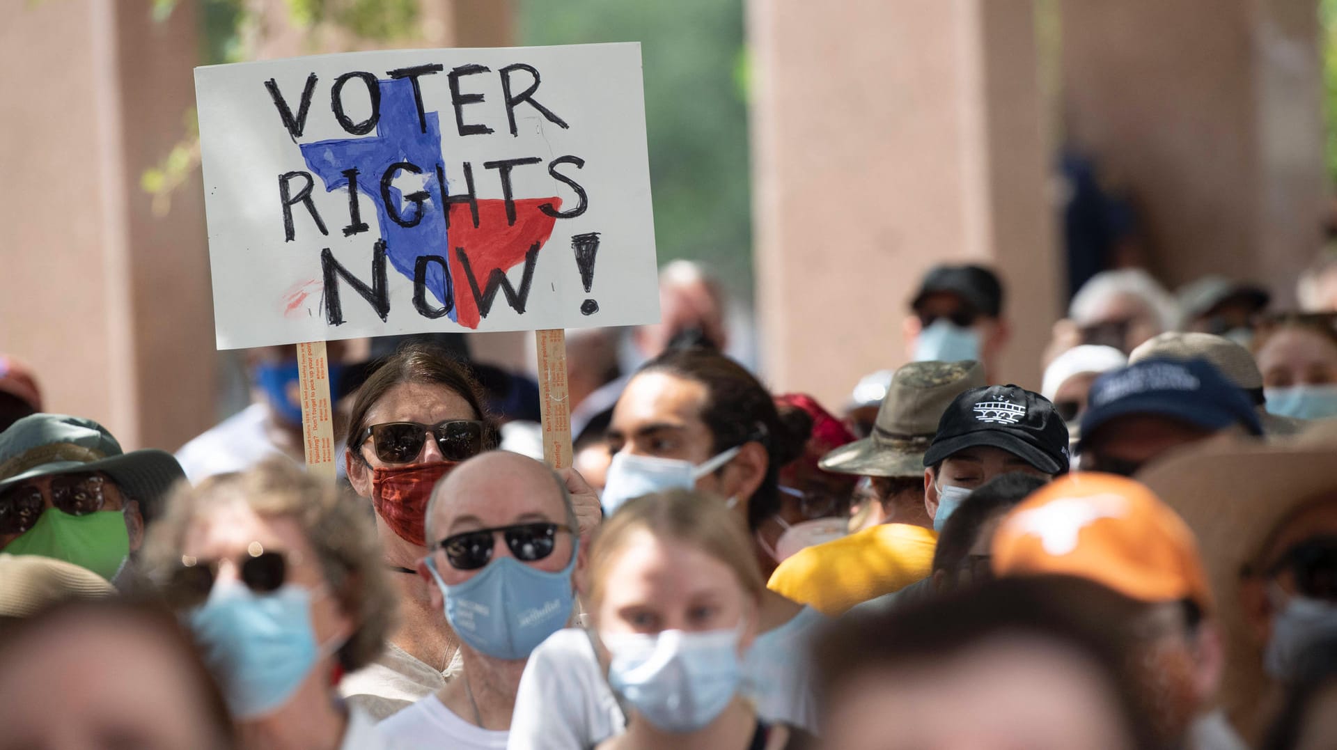 Demonstration in Texas: Zahlreiche US-Bürger protestieren gegen die neuen Wahlrechtsreformen.