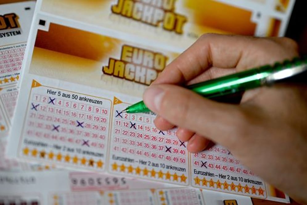 Ein Eurojackpot-Lotterieschein: Die Obergrenze für den Gewinn wurde angehoben.