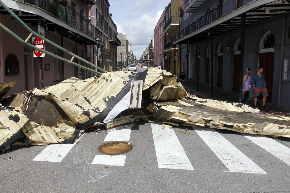 Schäden durch Hurrikan "Ida": Der Strom ist noch immer ausgefallen, es besteht erhöhte Verletzungsgefahr im Dunkeln.