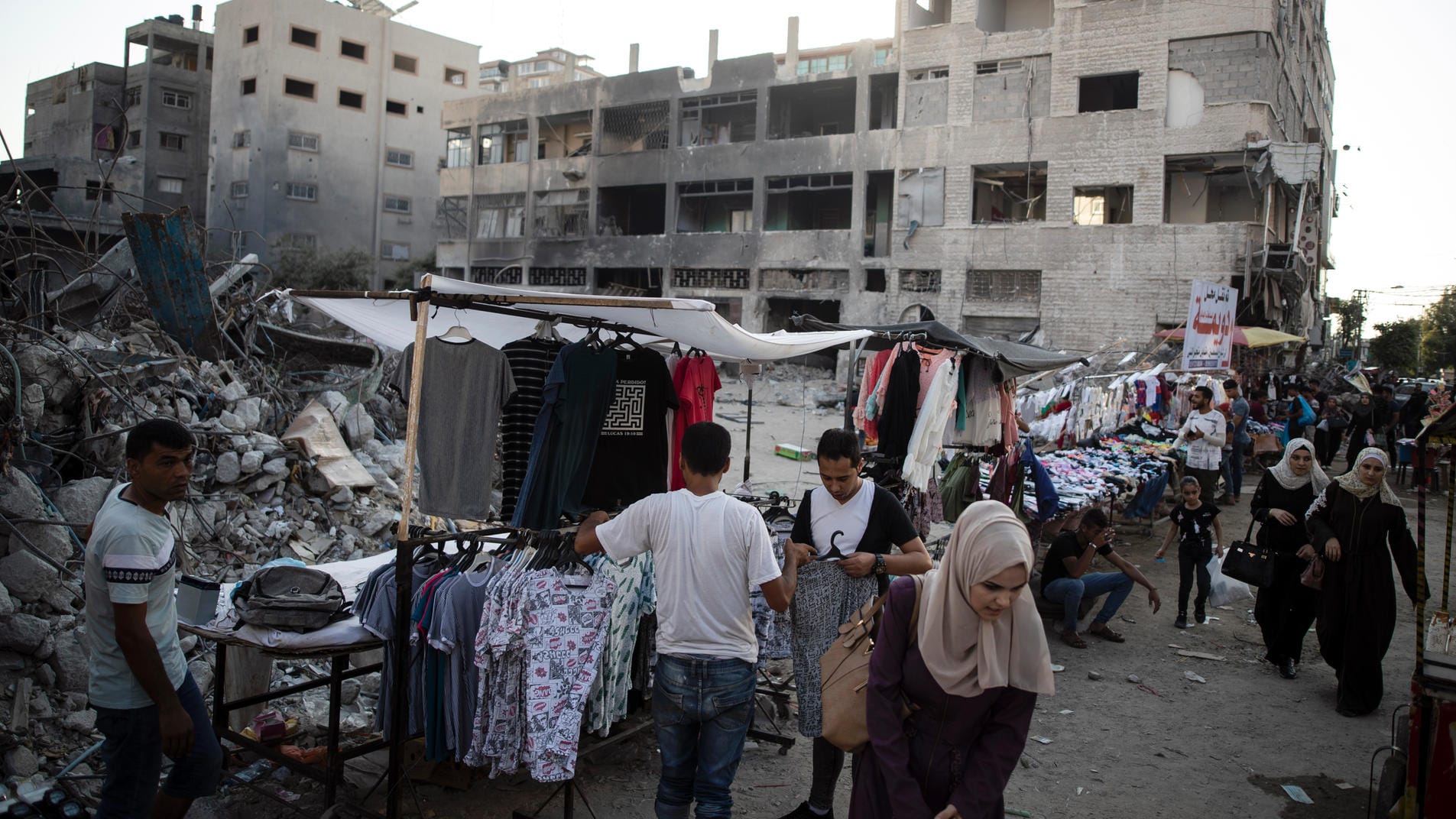 Straße im Gazastreifen: In dem Gebiet leben etwa zwei Millionen Menschen unter sehr schlechten Bedingungen.