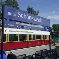 Der S-Bahnhof Schöneweide (Archivbild): Hier hat die Polizei einen 24-Jährigen festgenommen.