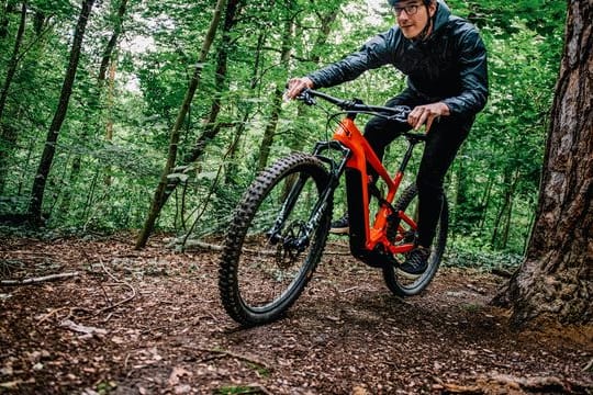 Der neue E-Bike-Motor von Bosch kann die Unterstützungsleistung je nach Geländesteigung dynamisch anpassen.