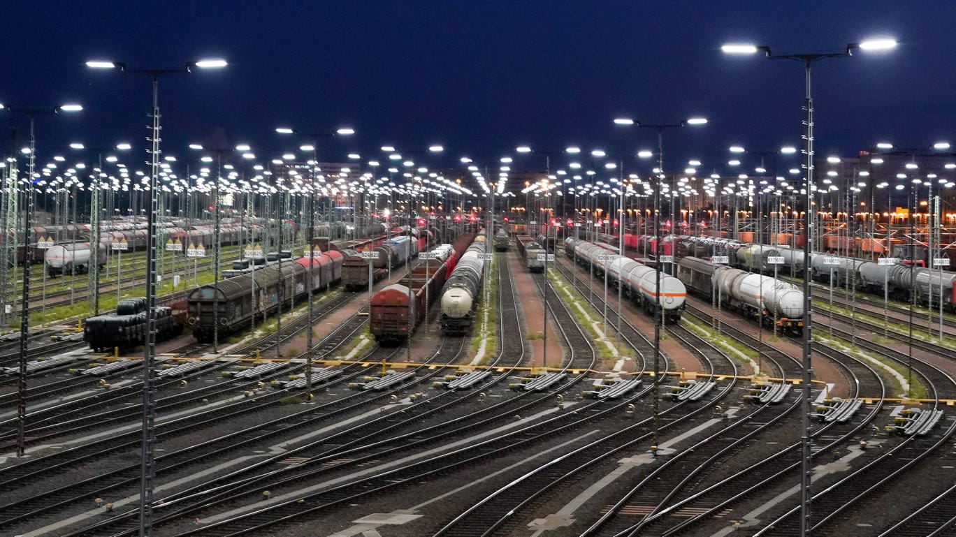 Züge im Depot: Ab Mittwochabend streiken die Lokführer zunächst im Güterverkehr, ab Donnerstagfrüh auch im Personenverkehr.