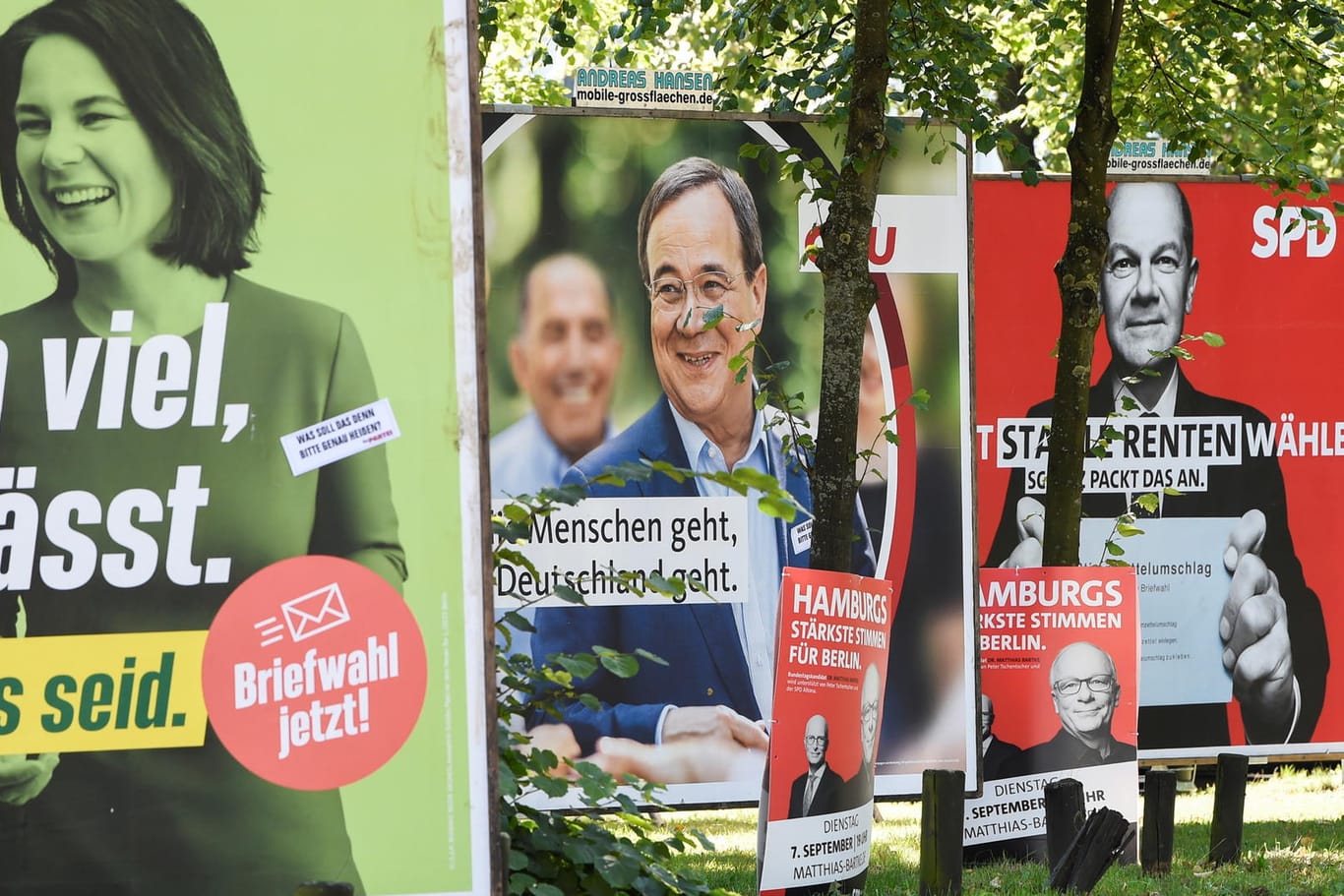 Wahlplakate in Hamburg: Noch 25 Tage, dann ist Bundestagswahl.