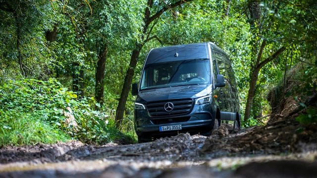 Über Stock und Stein: Der Sprinter von Mercedes dient zuweilen auch als Basis für Campingfahrzeuge und bekommt nun einen neuen Allradantrieb.