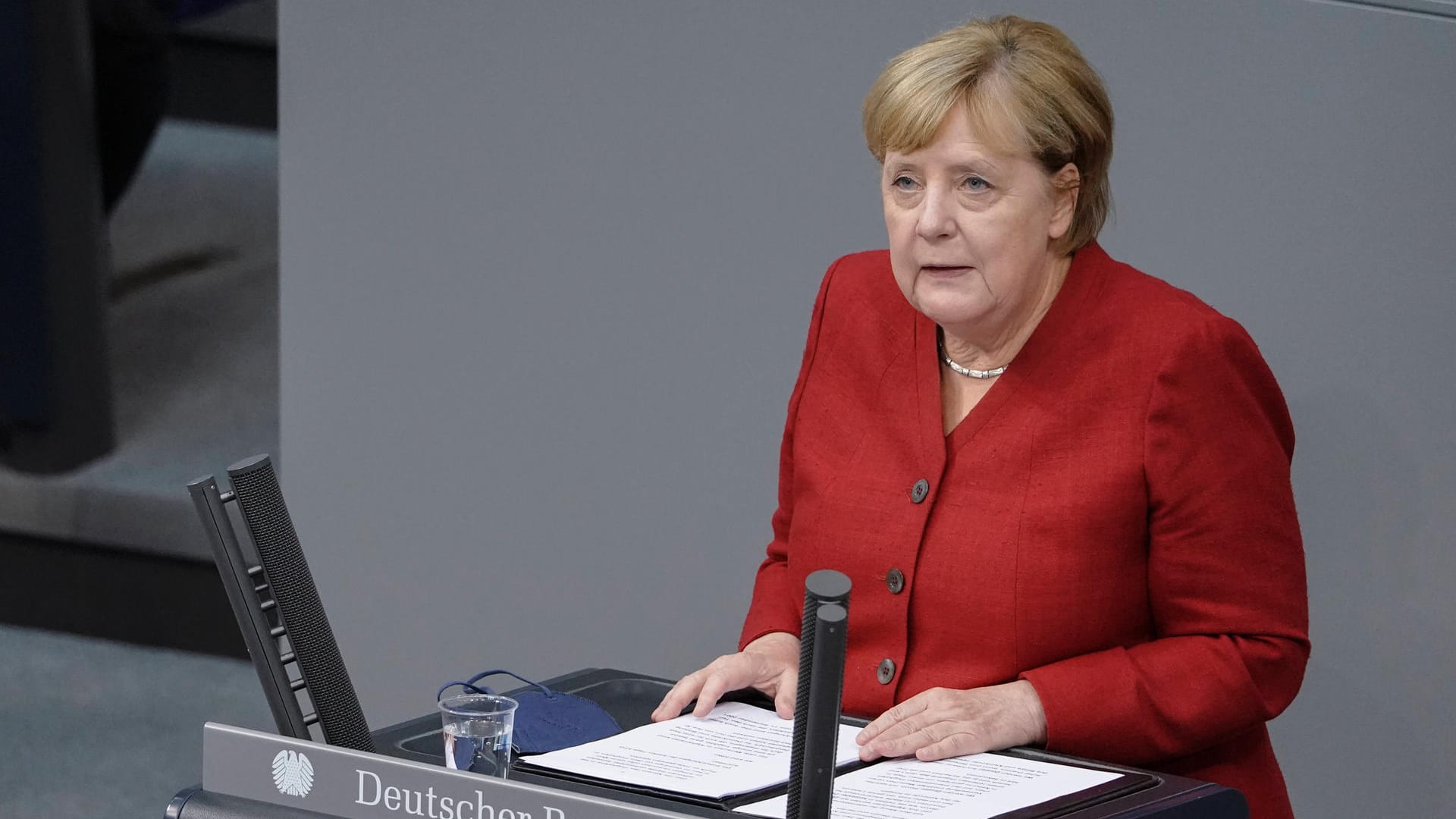 Bundeskanzlerin Angela Merkel: Linkenfraktionschef Dietmar Bartsch sieht lange Koalitionsgespräche auf die Parteien zukommen.