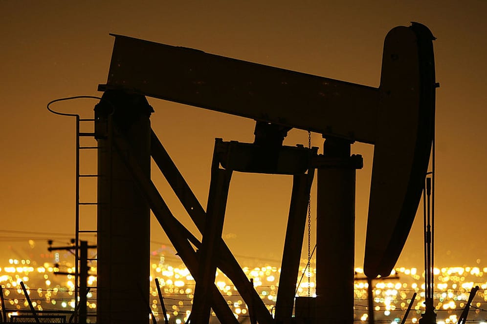 Ein Ölförderanlage in den USA: Die Preise für Rohöl sind am Mittwoch stark gefallen.