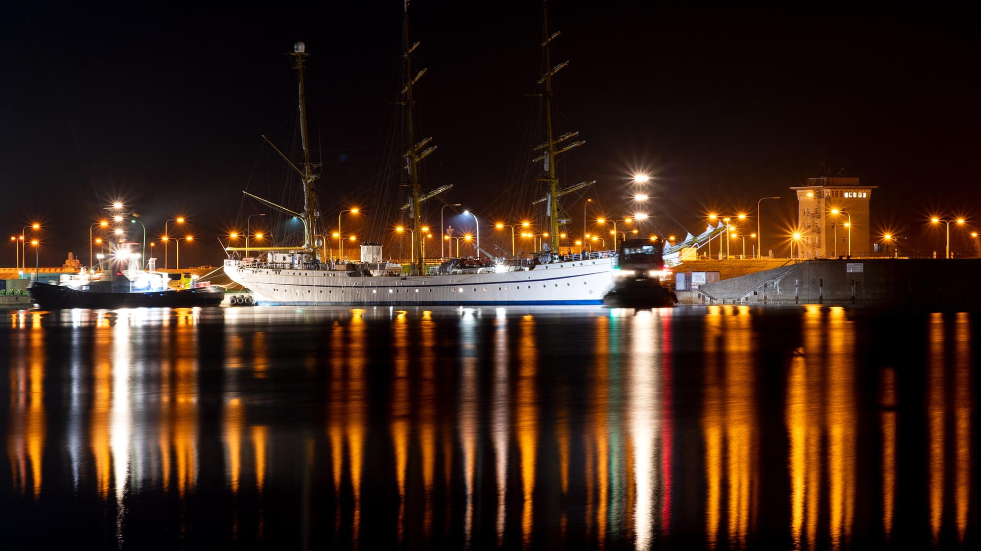 Segelschulschiff "Gorch Fock": Das Schiff musste nach Wilhelmshaven geschleppt werden.