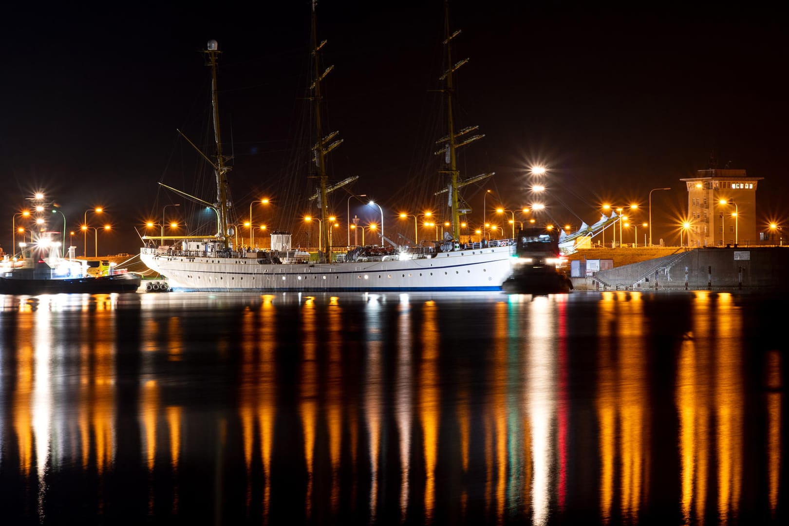 Segelschulschiff "Gorch Fock": Das Schiff musste nach Wilhelmshaven geschleppt werden.