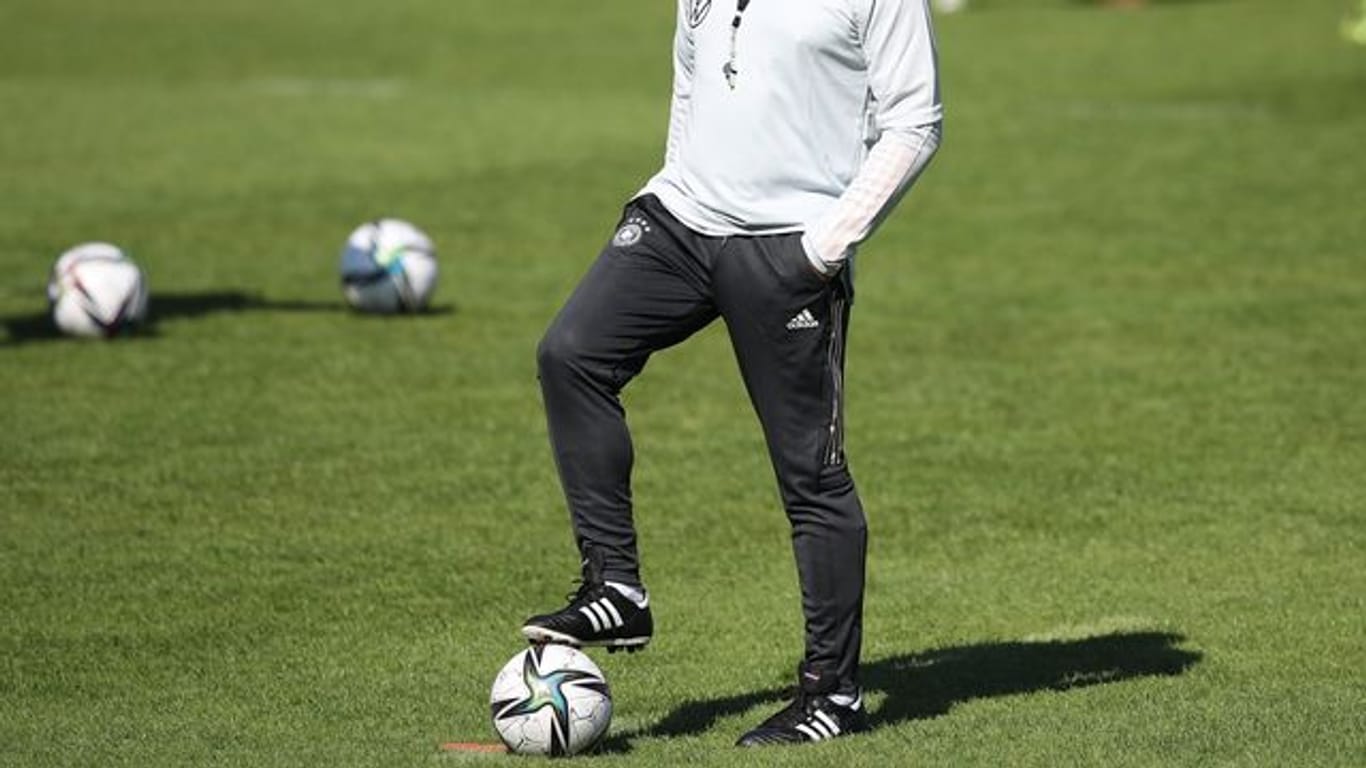 Wird sein erstes Spiel als Fußball-Bundestrainer absolvieren: Hansi Flick.