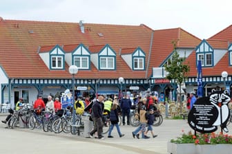 Touristen in Rerik, Mecklenburg-Vorpommern (Symbolbild): In der Stadt endete eine Alkoholfahrt mit mehreren Verletzten.