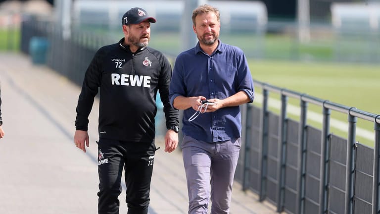 Steffen Baumgart mit Interims-Sportchef Jörg Jakobs: Ein Transfer steht für den FC noch aus.