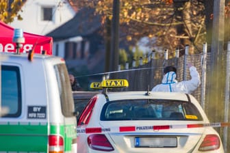 Spurensicherung am Tatort in Nürnberg (Archivfoto): Im November wurden in Gebersdorf zwei Menschen erschossen.