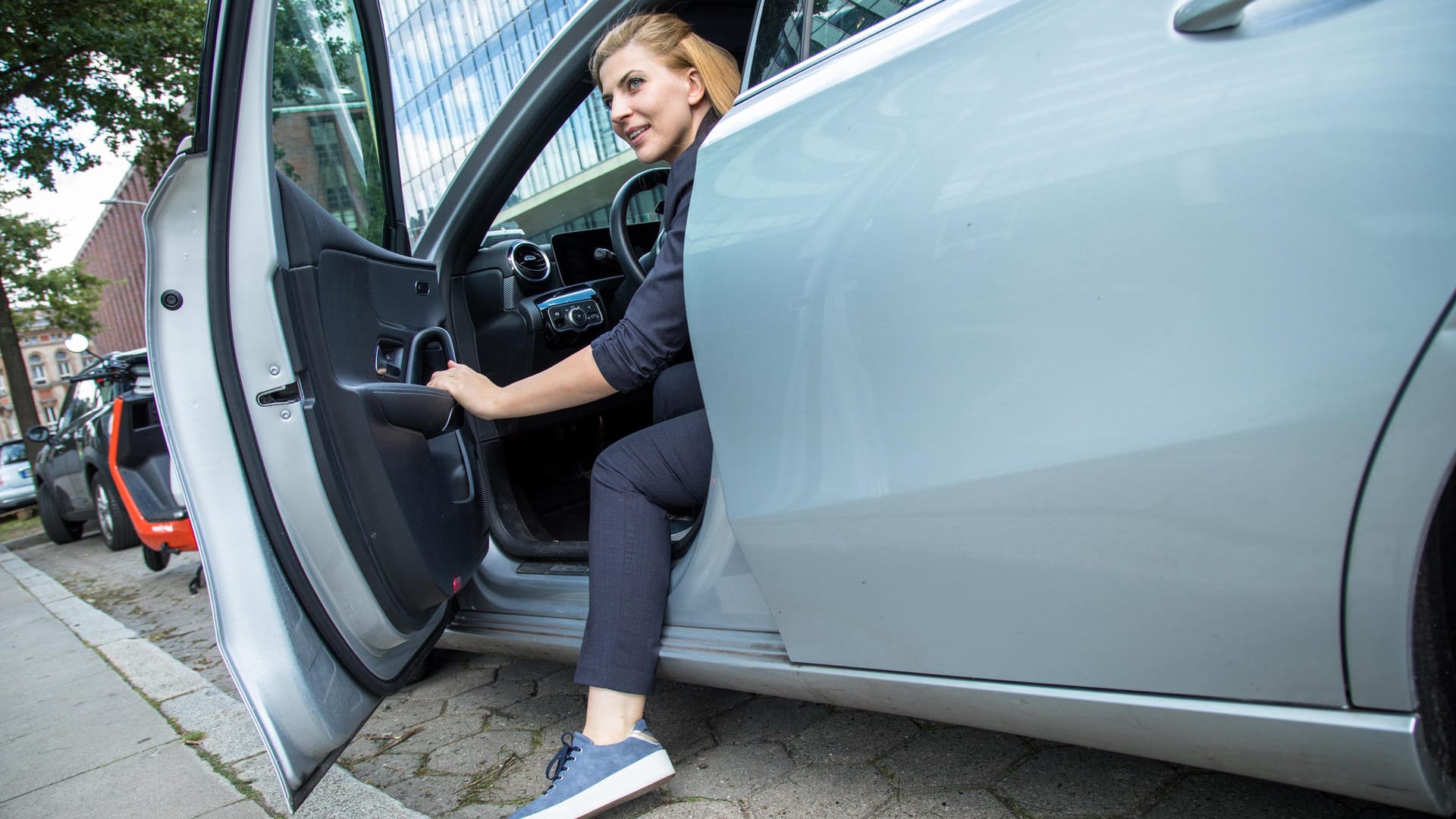 Auto statt Bahn: Wer aufgrund des Bahnstreiks auf der Suche nach einem Mietwagen ist, sollte besser schnell sein. Gerade in Innenstadtbereichen von Großstädten werden die Kapazitäten knapp.