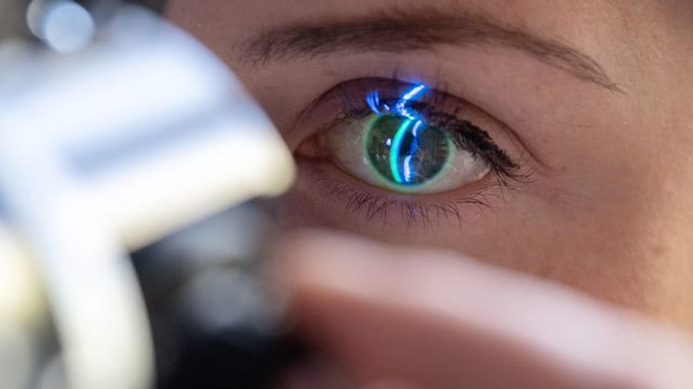 Laut einem Infoblatt der Augenärzte ist trotz des Fehlens typischer Beschwerden eine Glaukom-Früherkennungsuntersuchung ärztlich geboten.