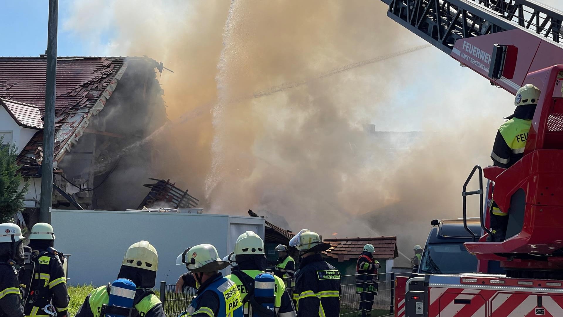 Explosion in Wohnhaus in Oberbayern: Dort ist ein Haus eingestürzt.