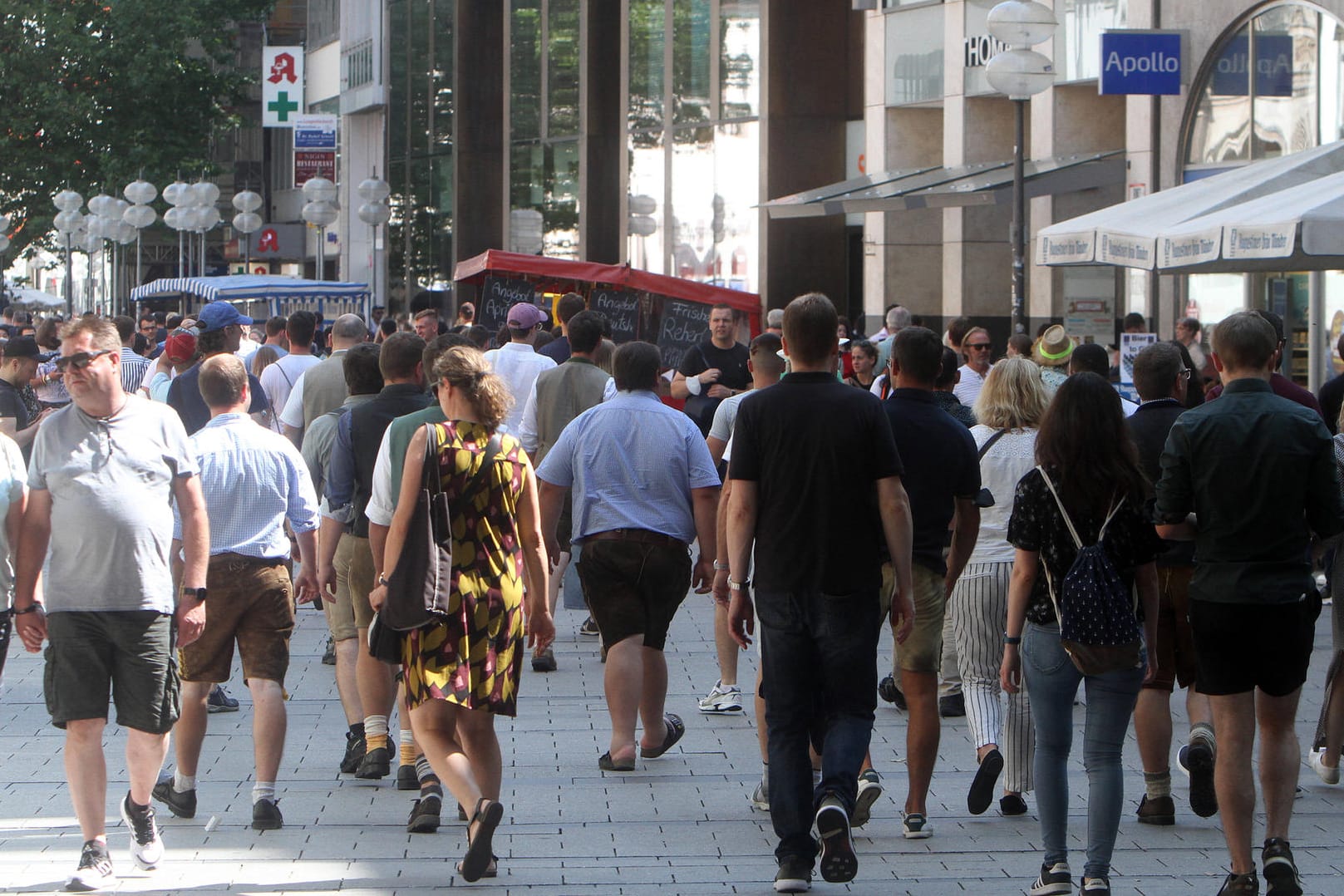 Innenstadt von München: Schon jetzt sind wieder mehr Menschen in den Innenstädten unterwegs. Ist die Pandemie bereits so gut wie vorbei?