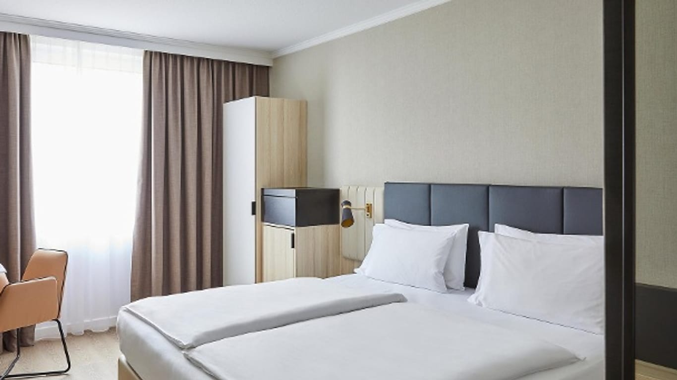 Die großzügigen Superior-Zimmer des Vier-Sterne-Hotels in Leipzig bieten alles, was Sie für einen angenehmen Aufenthalt brauchen.